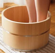 Lợi ích của chậu ngâm chân bằng gỗ là gì?