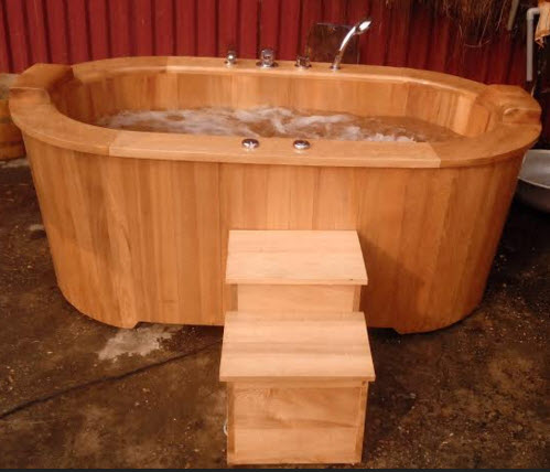 Bồn tắm sục khí massage bằng gỗ Pơ mu có tốt không?