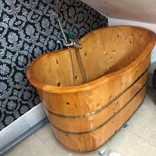 Bồn tắm gỗ pơ mu bo viền
