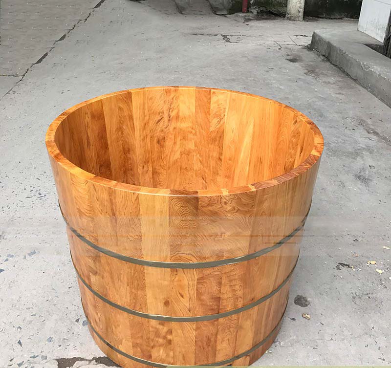 Bồn tắm gỗ hình tròn